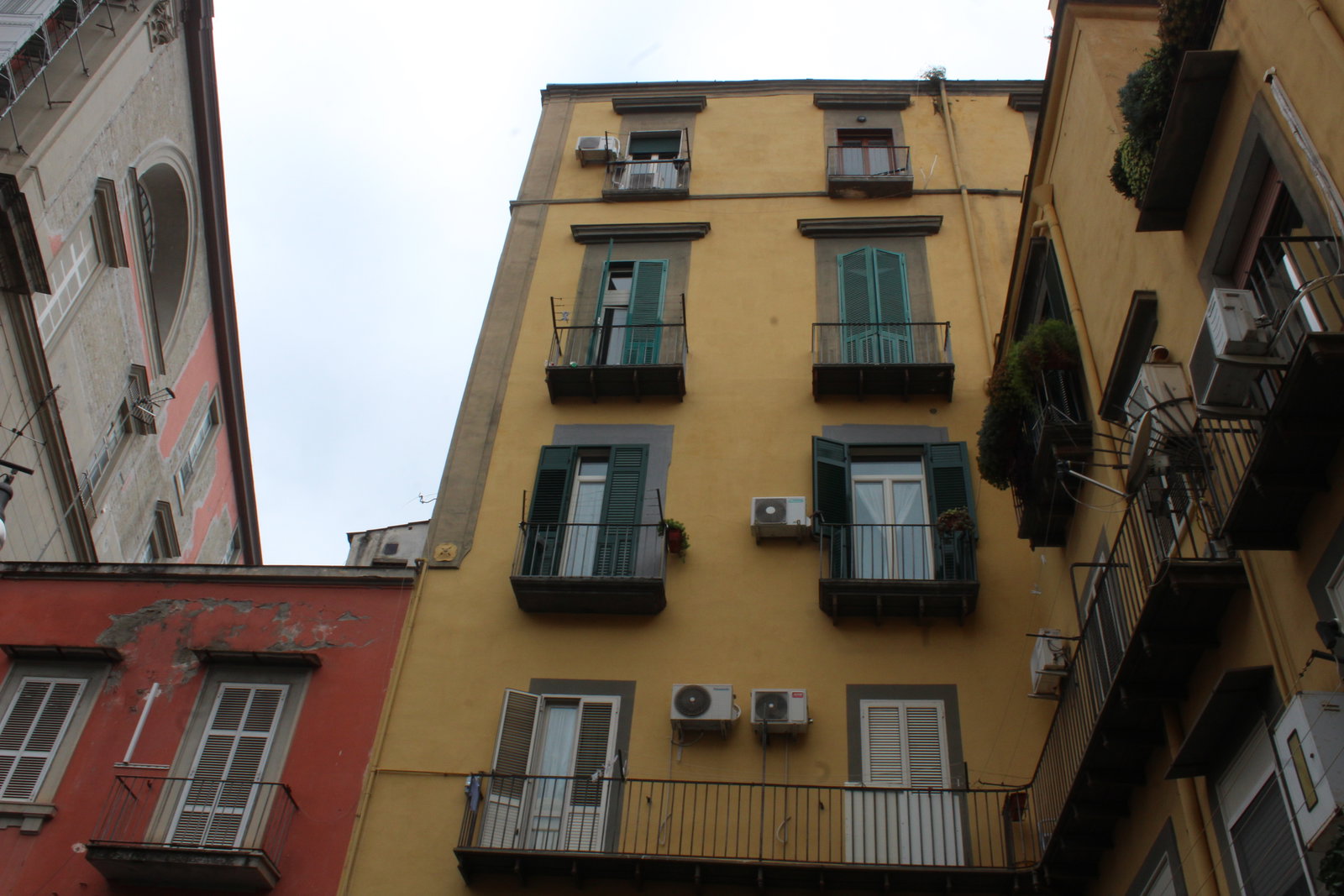 [Palazzo privato in Piazzetta Gagliardi 5] (palazzo, privato) - Napoli (NA)